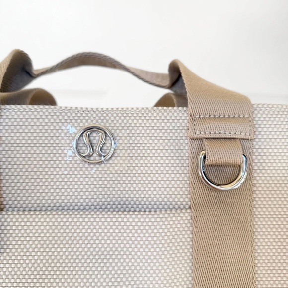 NWT Lululemon Two-Tone Canvas Mini Tote Bag — 4.5L — Mojave Tan/Light Ivory - Picture 2 of 14